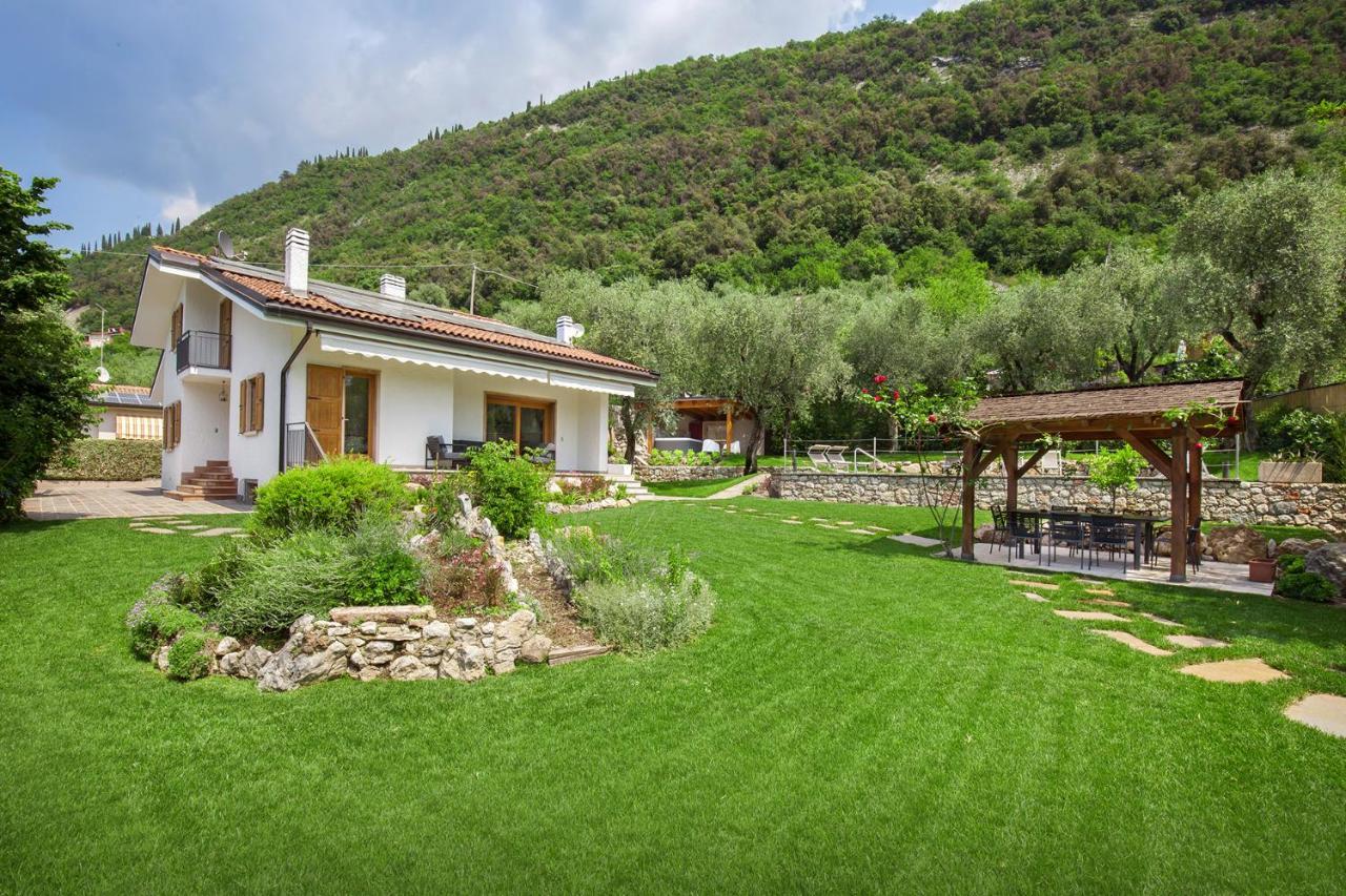Villa Fani-Wellness & Relax มัลเชซิเน ภายนอก รูปภาพ